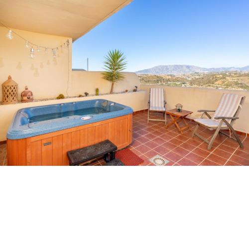 Heavenly terrace with Jacuzzi in La Cala Ref 48