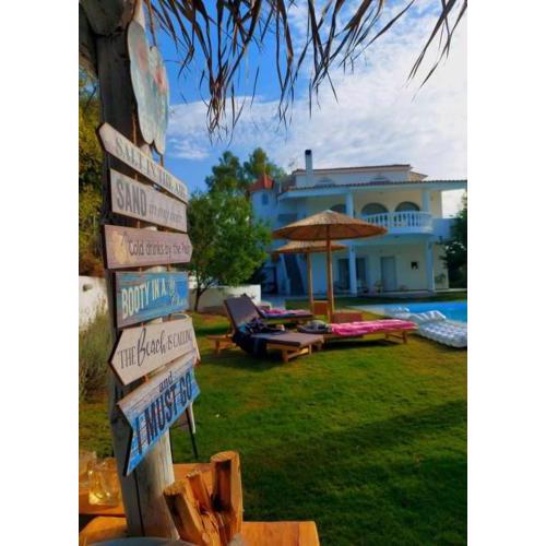 HEAVENLY VIEWS-3- Elegant& Chic, Apartment, Close to the Beach!