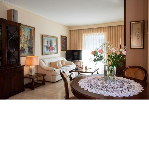 Hector's Flisvos Apartment