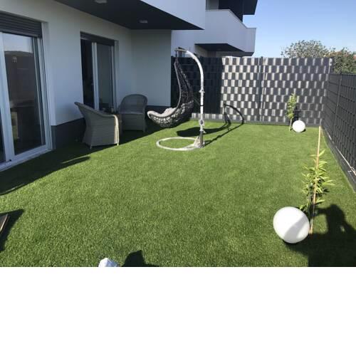 Hedonist-Luxury 2 bedroom apartment with private garden and free parking