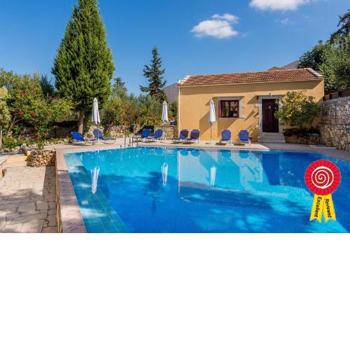 Heliopetra independant studios -village close to beaches -sharing a large pool