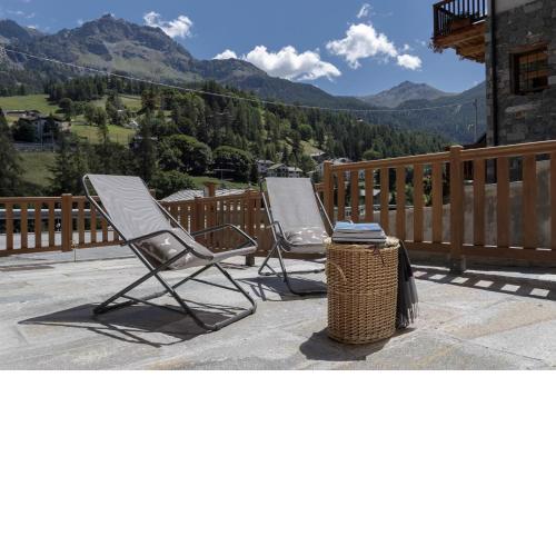 HelloChalet - Maison Orbit 400 mt cablecar with big terrace overlooking the mountains, garage, ski storage, boots-warmer