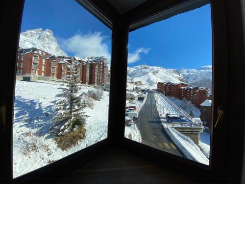 HelloChalet - White Dream apartment - ski-to-door access, 200mt from Plateau Rosa - Zermatt cablecar
