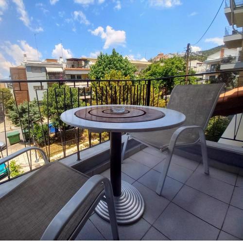 Hermes Welcome Stay Garden House - Explore Center by foot - Close to Helexpo & University - Free Parking