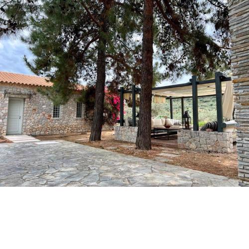 Hermione Hills Luxury Cottage