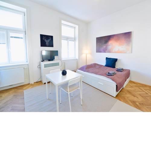 Hernalser Gürtel Ill by EasyB&B