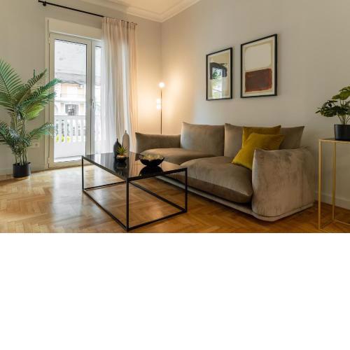 High-end RENOV Apt with an amazing office