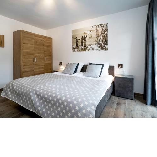 High-quality holiday home with 2 bedrooms in Mühlbach near the ski lift