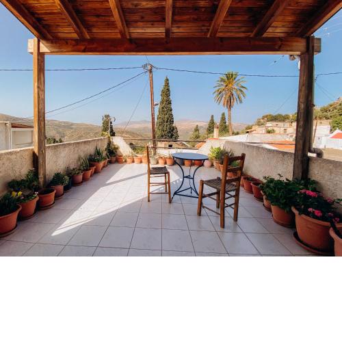 HILL SANDALI HOUSE