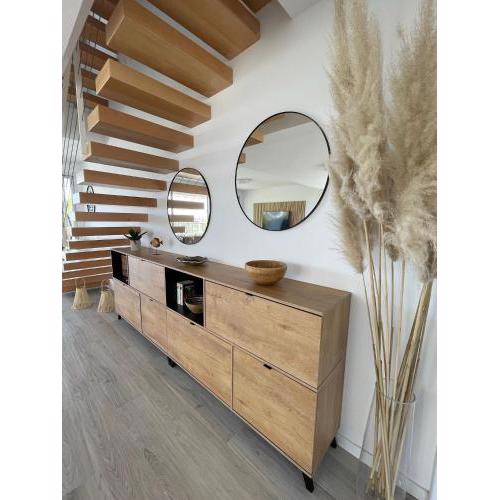 Hillside house- Modern, upscale home w/SEA VIEWS