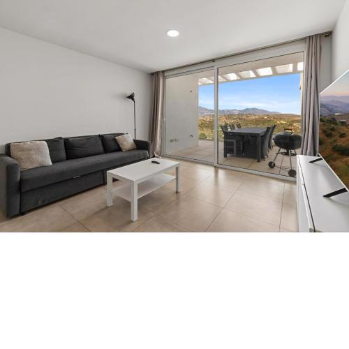 Hillside white flat with pool - Ref 237