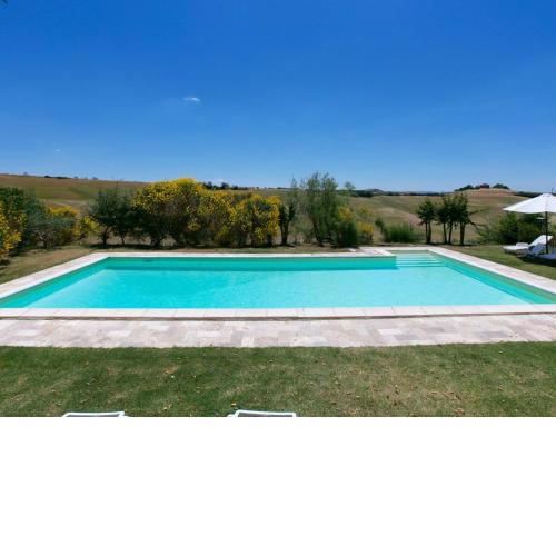 Hilltop farmhouse in Castelnuovo Berardenga Tuscany with BBQ