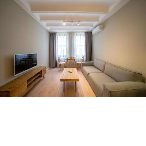 Historic 1 Bedroom Galata Apt-Heart of Istanbul ( Kuledibi 4 )