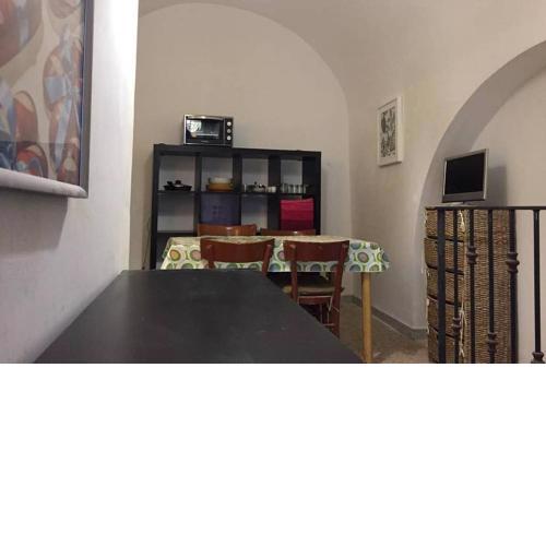 Historic Apartment in centre of city 100m to sea