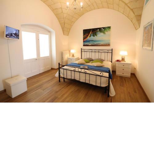 Historic Apartment In Centre With Terrace, Wi-fi & Air Conditioning; Pets