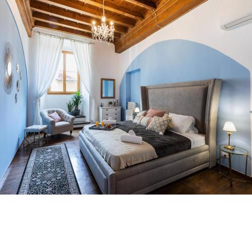Historic center Palace - Huge 4 bedrooms Santa Croce apartment apartment - AC in all rooms