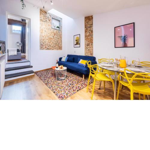 Historic center renovated apartment- Amazing location- AC and Elevator