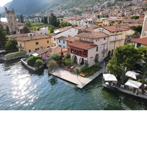 Historic house by the lake La Renée Casa Vacanza