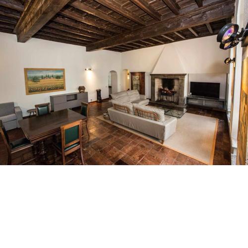 Historical apartment in the center of Gravedona - Larihome A02