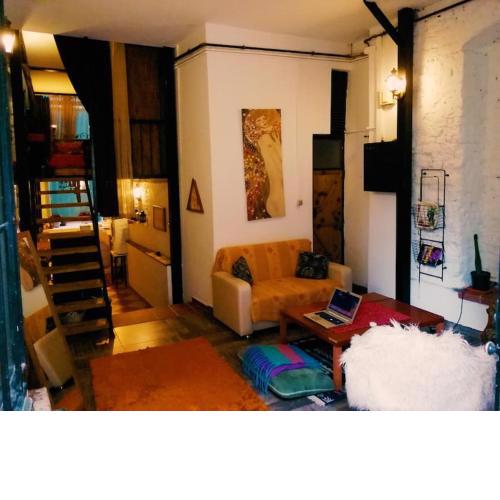 HISTORICAL COZY LOFT STUDIO in BEYOĞLU