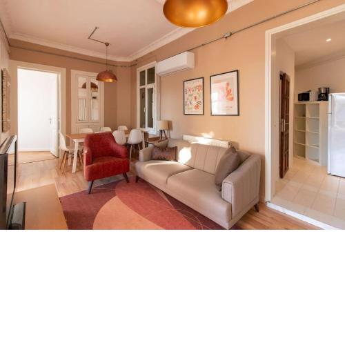Historical & Spacious 4BR Flat by Seaside w/ AC