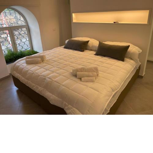 Hola Cathedral House