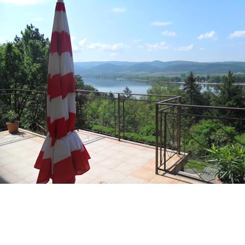 Holiday Apartmanház