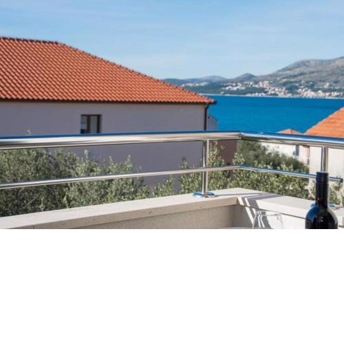 Holiday apartment in Okrug Gornji with balcony, air conditioning, W-LAN 5044-5