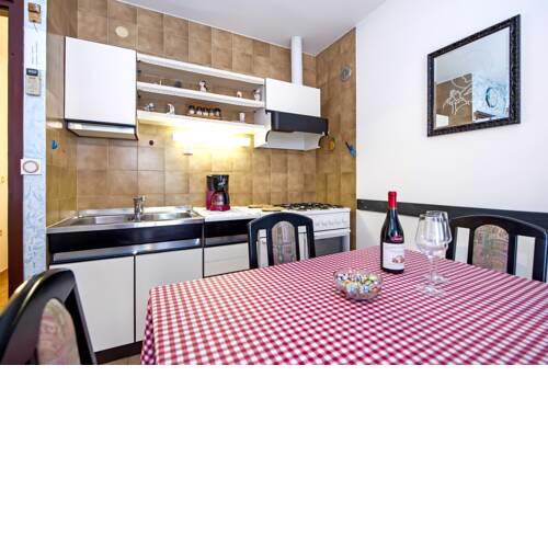 Holiday home 193459 - Holiday apartment 233613