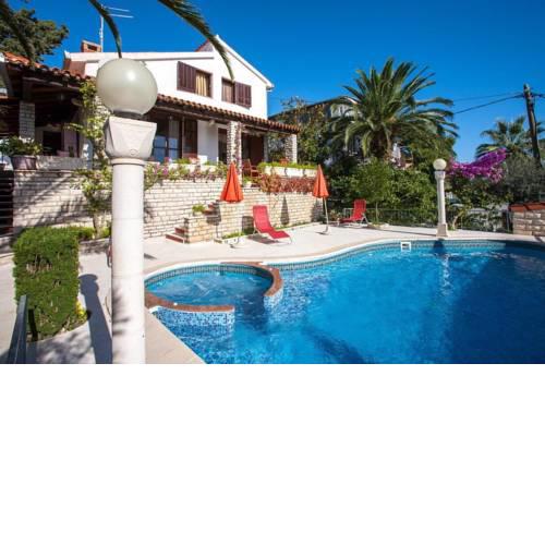 Holiday Home Bugenvilija