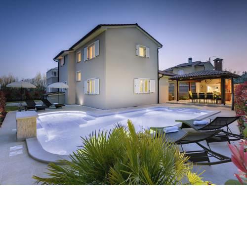 Holiday Home Casa Loborika