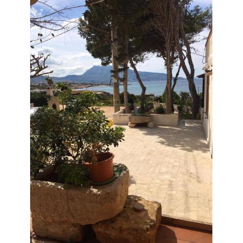 HOLIDAY HOME CON VERANDA SUL MARE e A 3 MINUTI A PIEDI DALLA SPIAGGIA