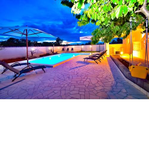 Holiday home Dinko