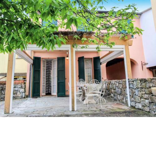 Holiday Home Giardini di Giulia by Interhome