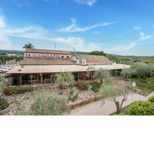 Holiday Home in Carlentini with Swimming Pool Garden Terrace
