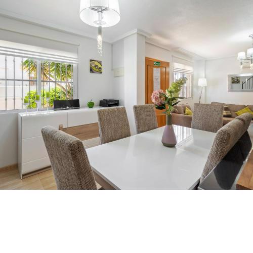 Holiday home in Lo Crispin with shared pool