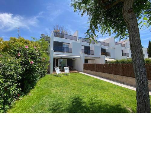 Holiday home in Residencial Playa Fontanilla with shared pool, brand new furnishing and garage