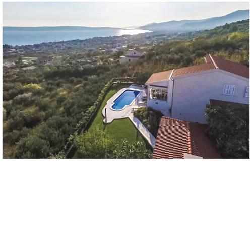 Holiday home Kastel Gomilica 92 with Outdoor Swimmingpool