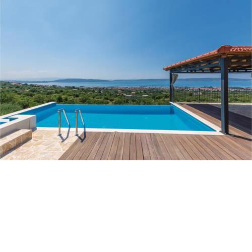 Holiday Home Kastel Kambelovac with Hot Tub IV