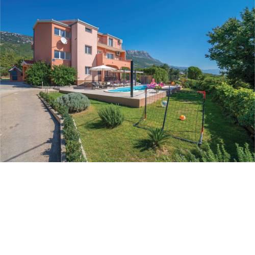 Holiday Home Kastel Luksic 02