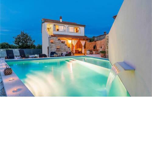 Holiday home Kavran II