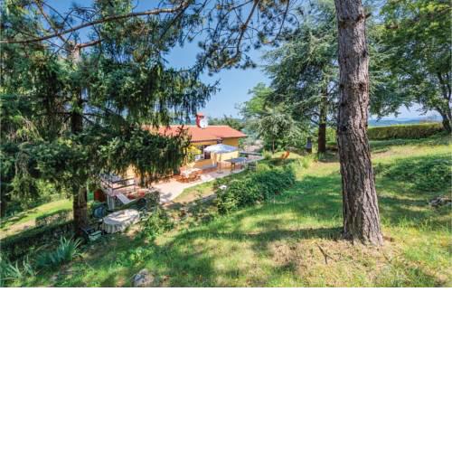 Holiday home Mecarski put with shower