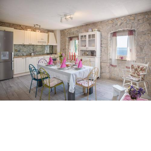 Holiday Home Peaceful Oasis with Whirlpool