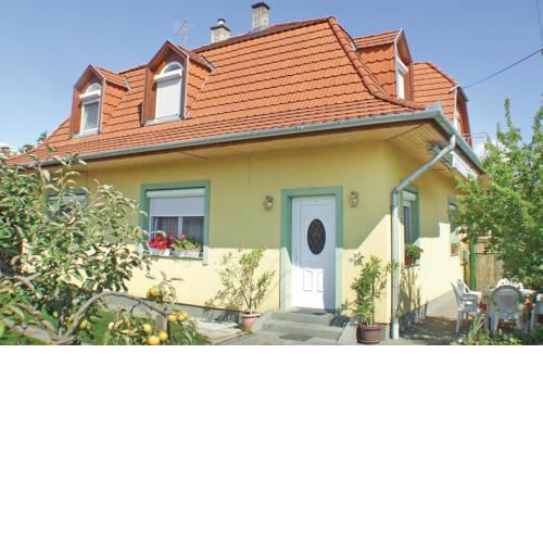 Holiday home Petöfi u-Balatonmariafürdö