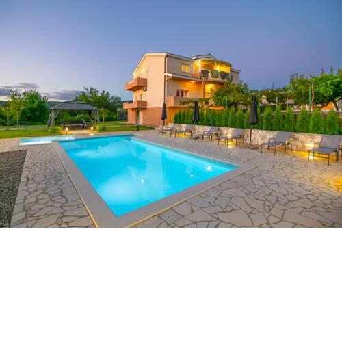 Holiday home PRUNUS with heated pool