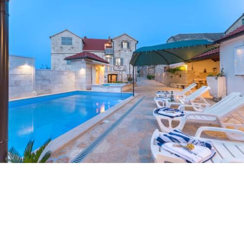 Holiday home Škrika