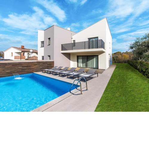 Holiday Home Villa Leonardo (PRC424)