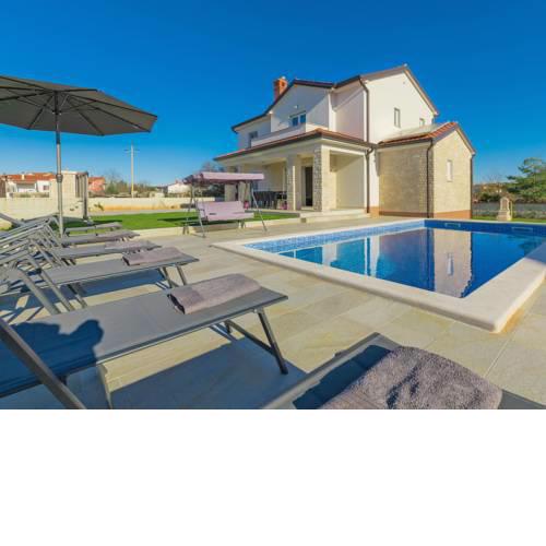 Holiday Home Villa Zirdum