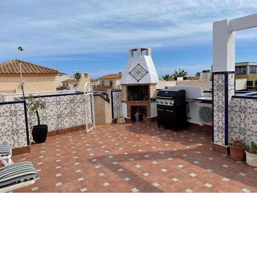 Holiday home with large roof terrace near La Mata beach