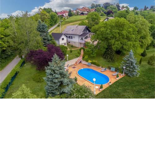 Holiday Home with Pool near VaraÅ¾din